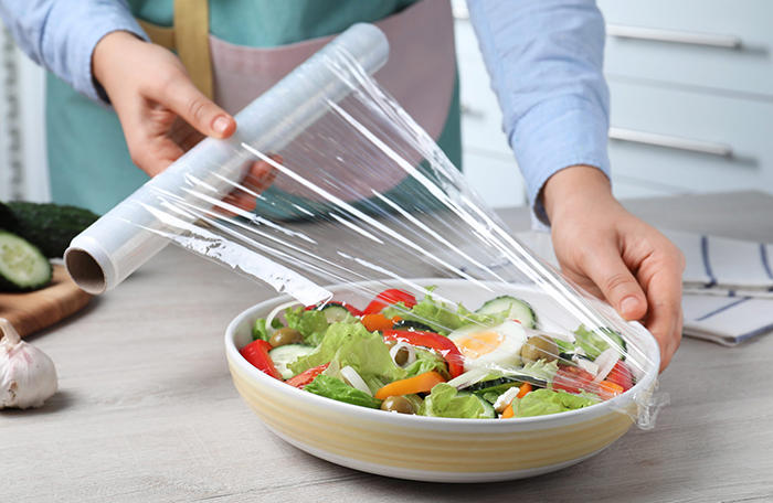Filmes e recipientes para embalagens de alimentos