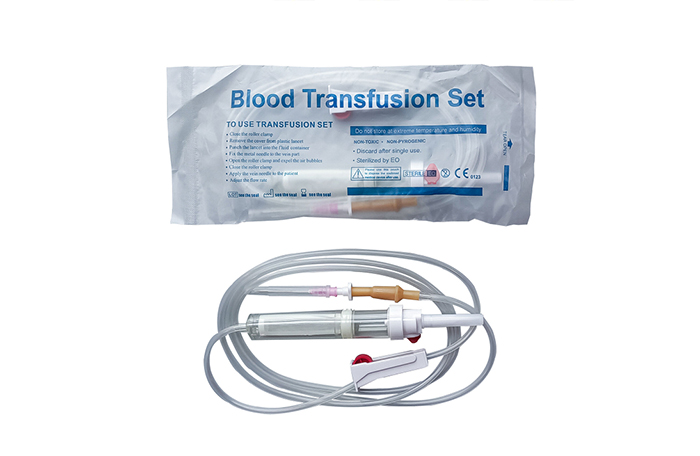 Conjunto e luvas de infus&atilde;o m&eacute;dica